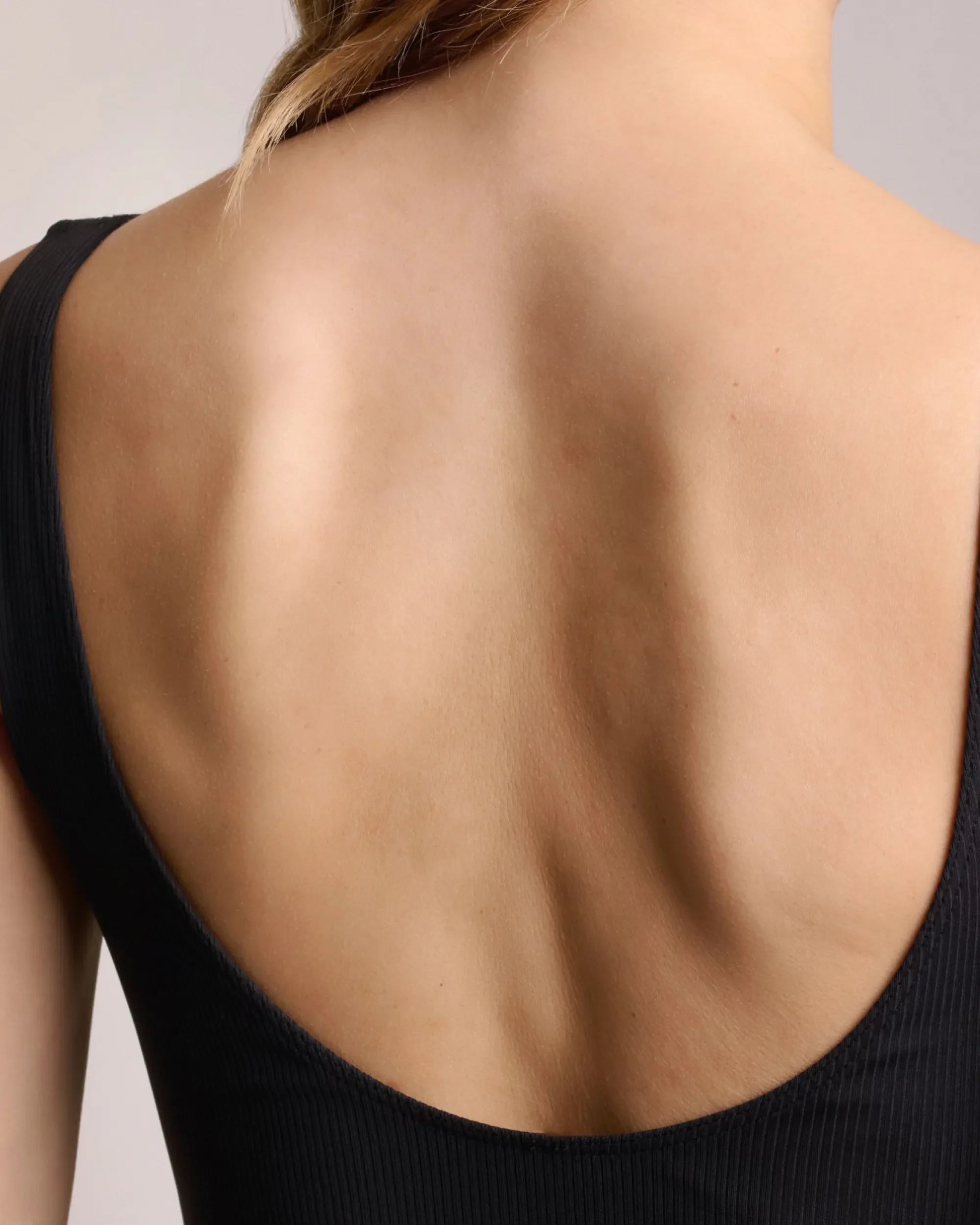 Robe Hot Décolleté Côtelée - Image 4